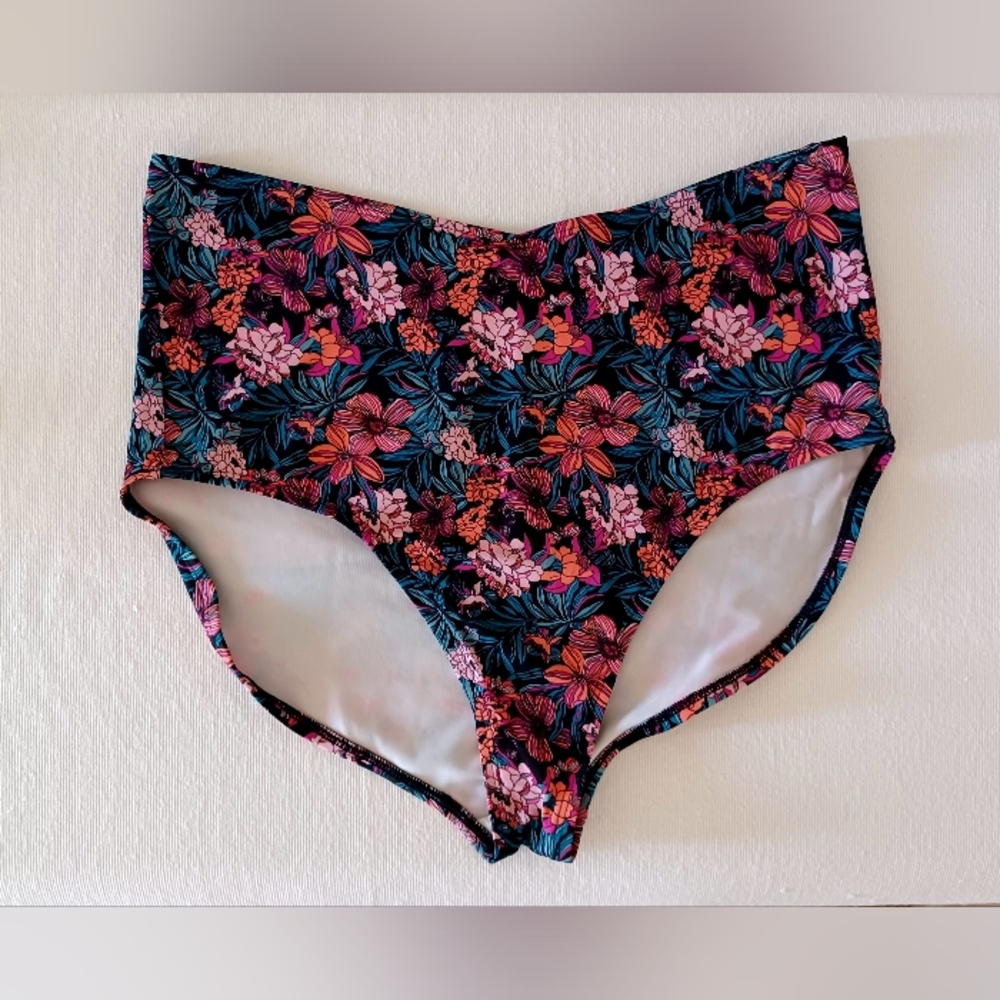 VENUS Slimming High-Waist Bikini Bottom, size 12/14